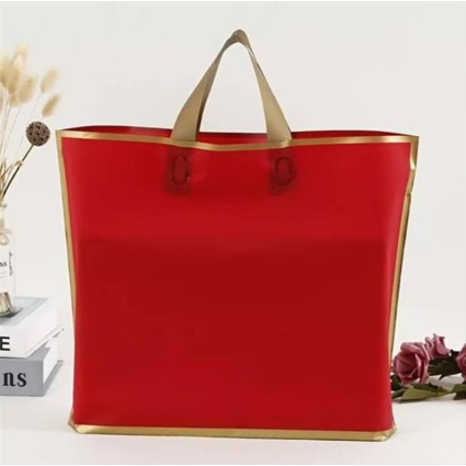 Κόκκινη Τσάντα Δώρου Πλαστική PVC Μπορντό με Χρυσή Επένδυση 35x8x29cm