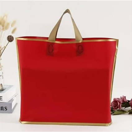 Κόκκινη Τσάντα Δώρου Πλαστική PVC Μπορντό με Χρυσή Επένδυση 30x6x24cm